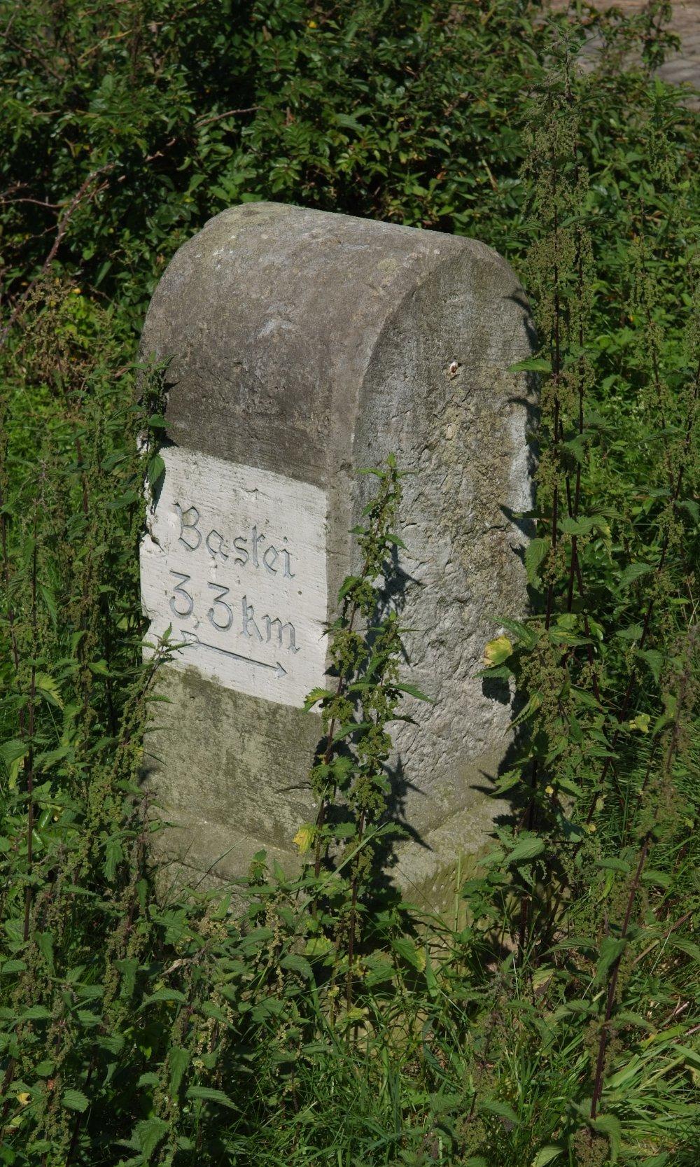 Kgl.-sachs. Postmeilenstein Basteistrasse
